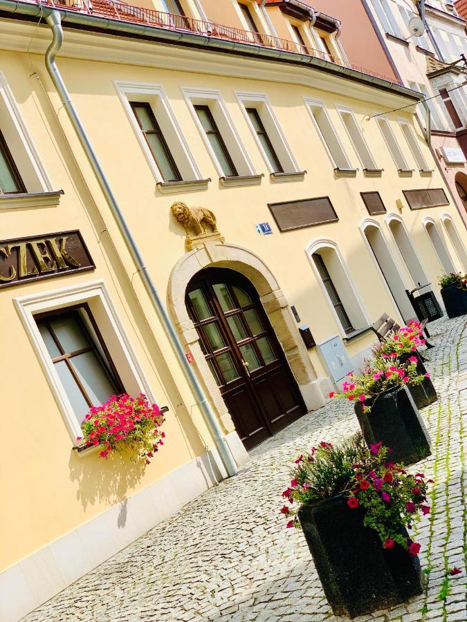 Apartament W Centrum Miasta Z Darmowym Parkingiem Dla Dwojga -Apartamenty Pod Zlotym Lwem كوادسكوم المظهر الخارجي الصورة