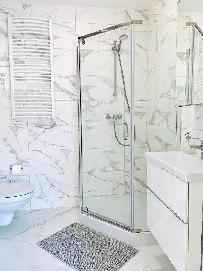 Apartament W Centrum Miasta Z Darmowym Parkingiem Dla Dwojga -Apartamenty Pod Zlotym Lwem كوادسكوم المظهر الخارجي الصورة